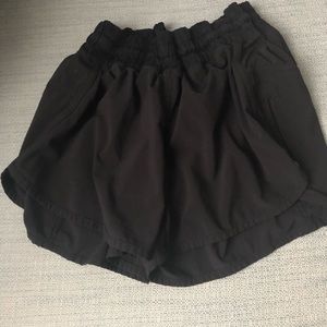 lululemon BARELY WORN 2.5 Black Hotty Hot Short